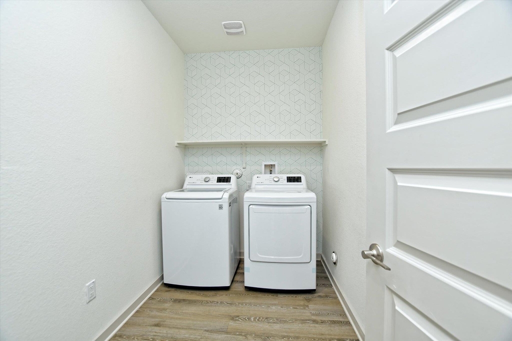 204 Merrick Rd - Photo 15