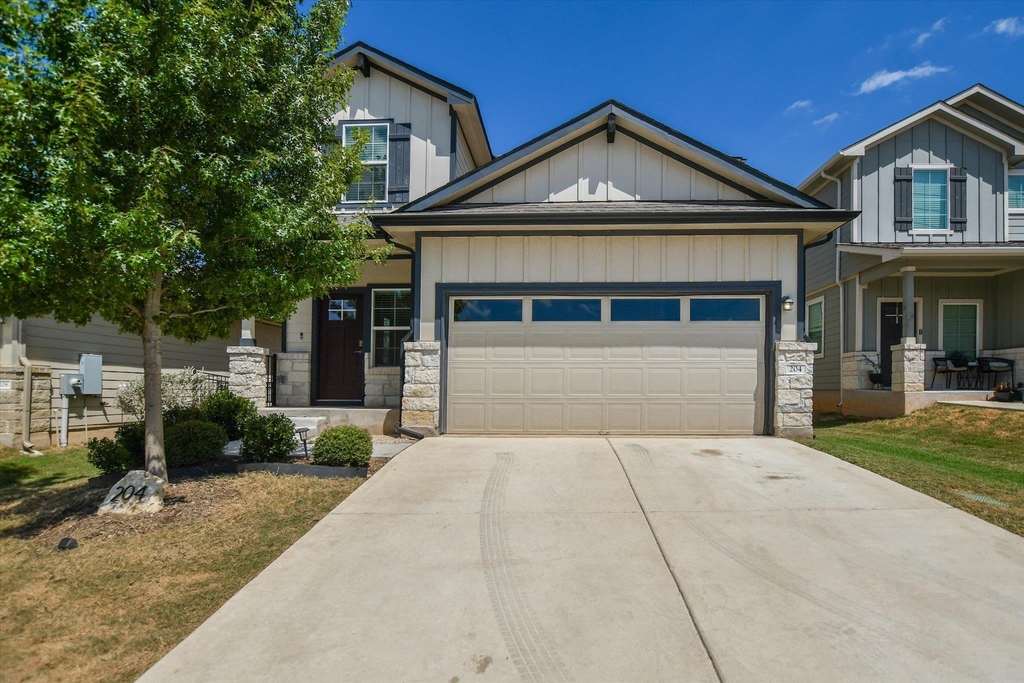 204 Merrick Rd - Photo 0