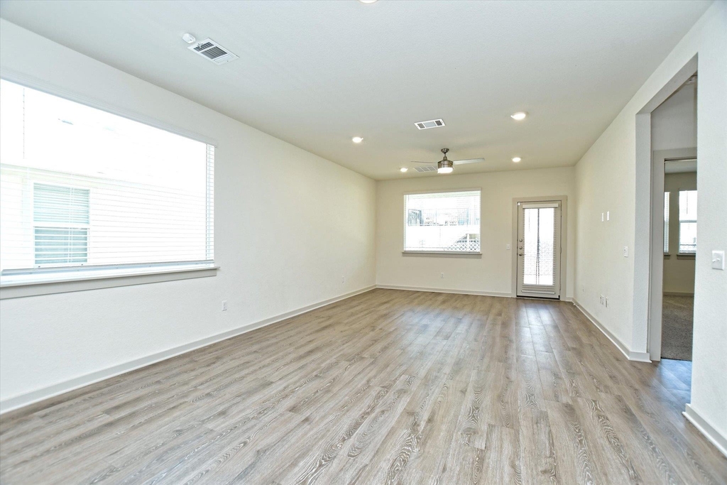 204 Merrick Rd - Photo 11