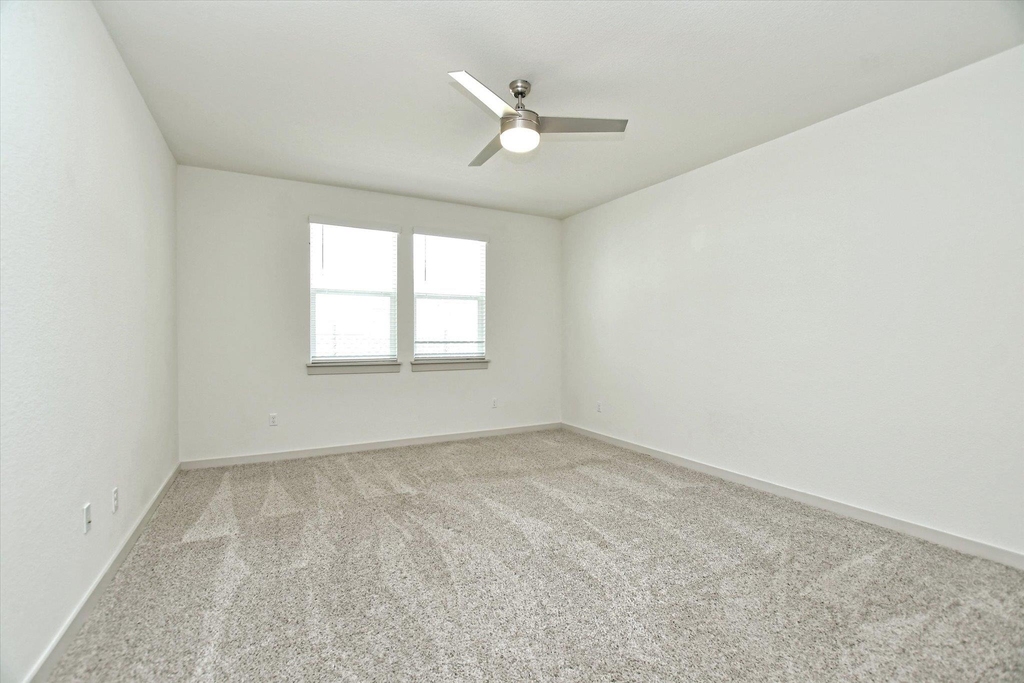 204 Merrick Rd - Photo 16