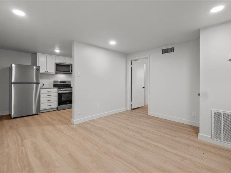 525 W Houston St - Photo 2