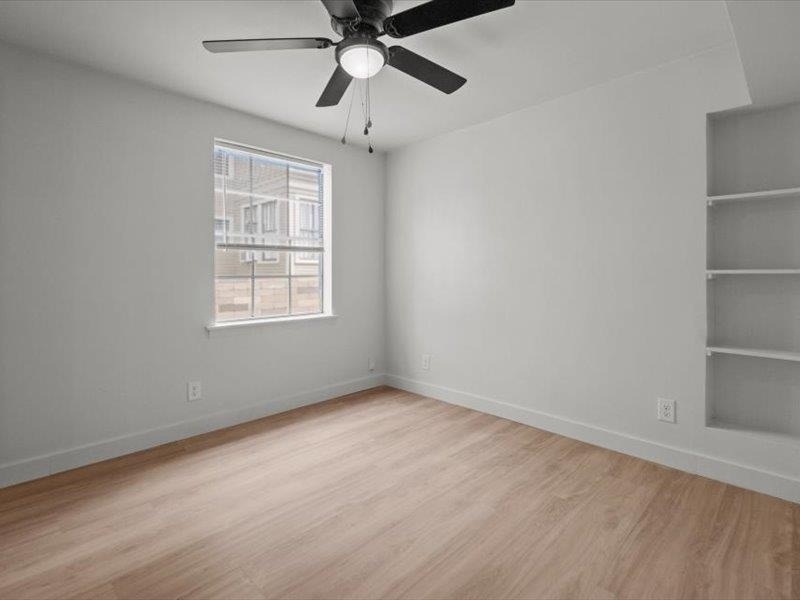 525 W Houston St - Photo 3