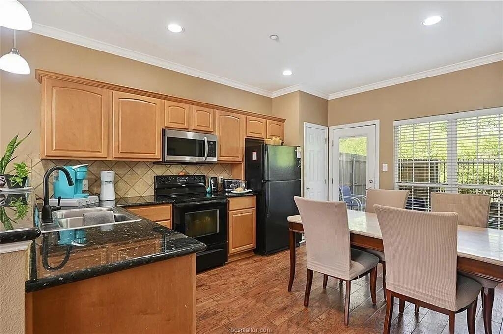 305 Holleman Dr E - Photo 10