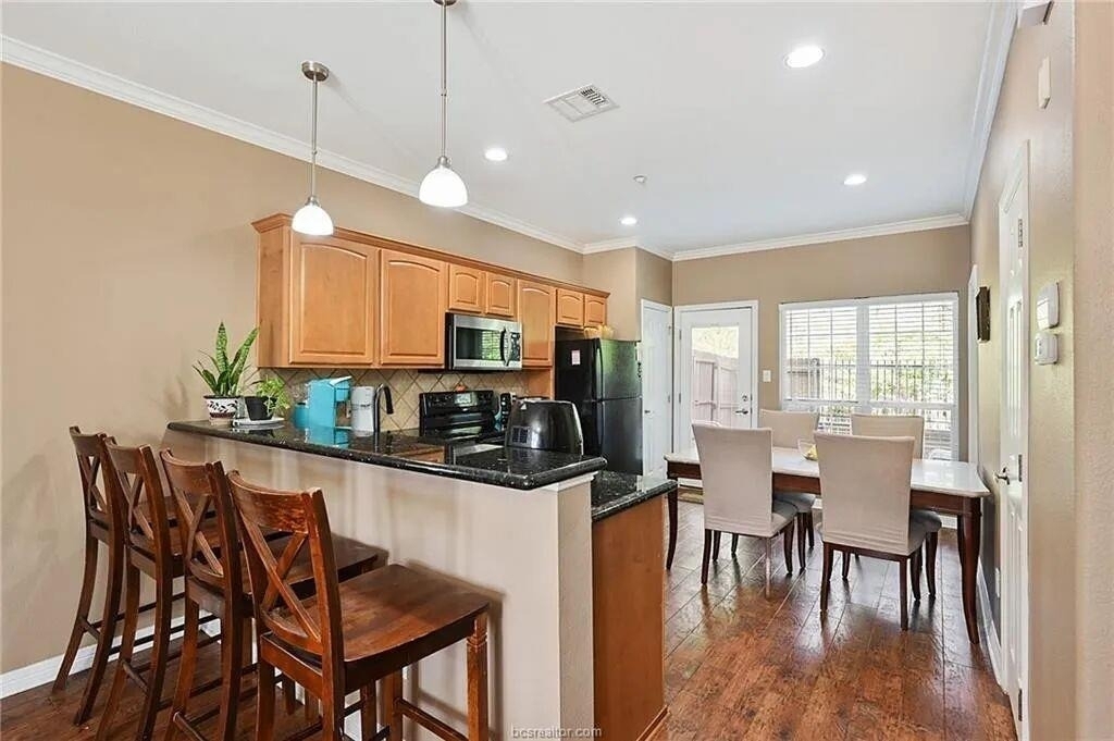 305 Holleman Dr E - Photo 9