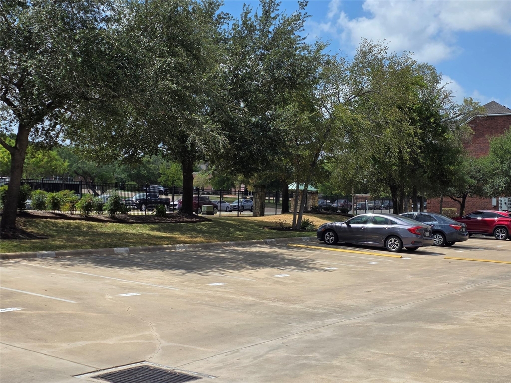 305 Holleman Dr E - Photo 32