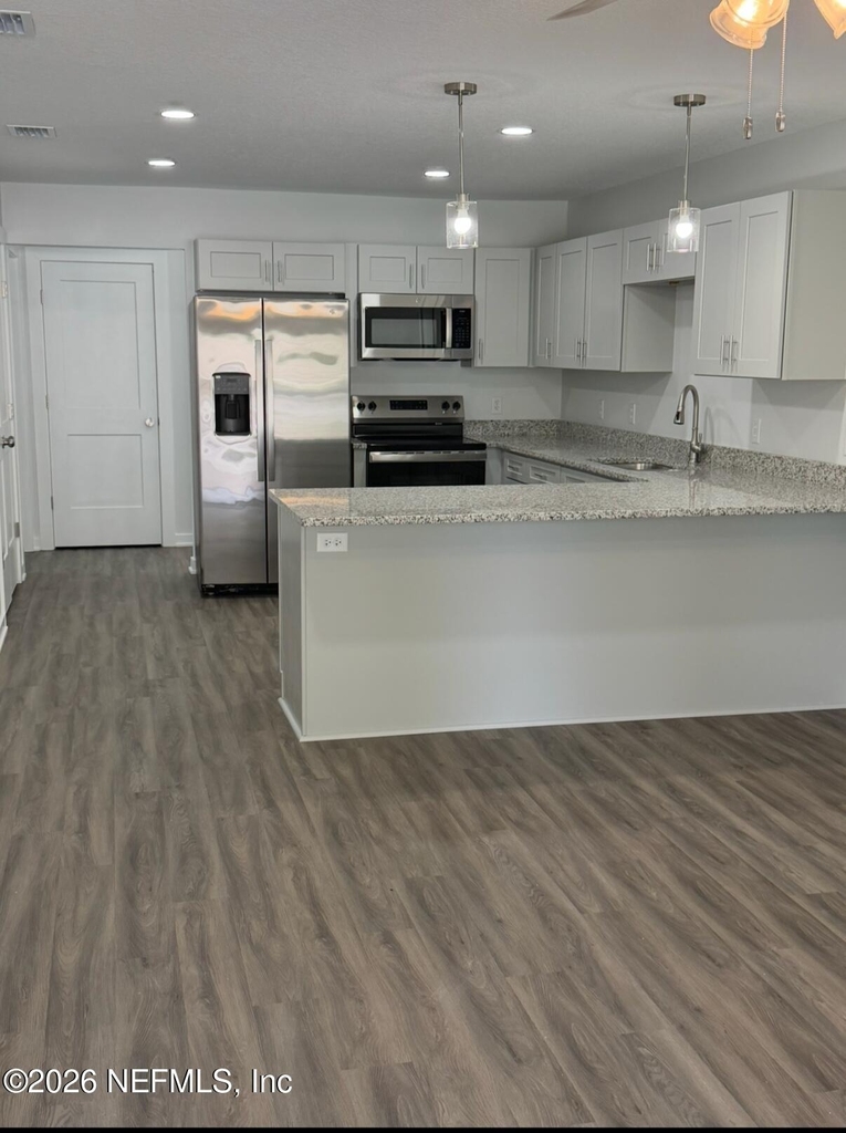 201 Bradford Drive - Photo 2