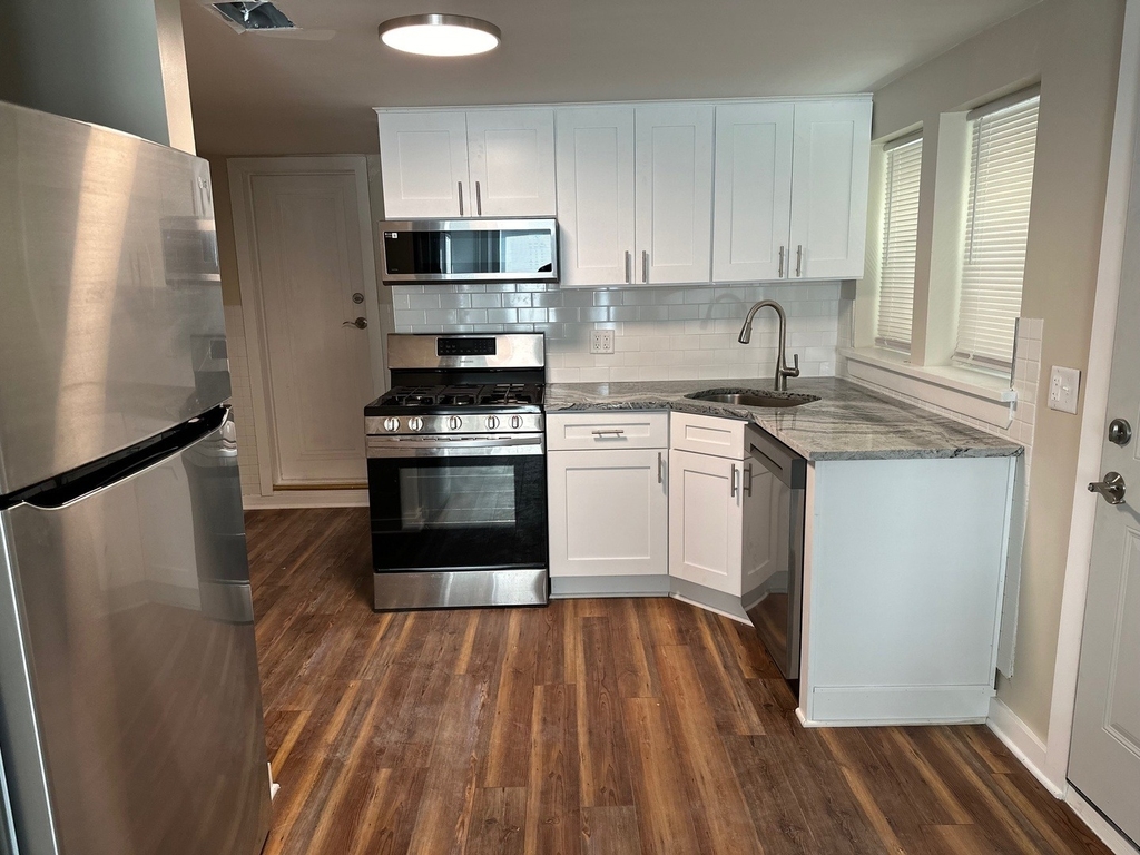 2839 N Southport Avenue - Photo 3