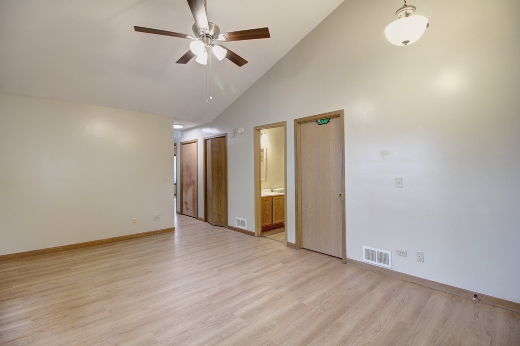1324 Post Oak Court - Photo 2