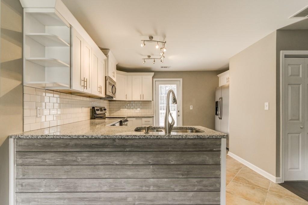 567 Ashburton Avenue - Photo 8
