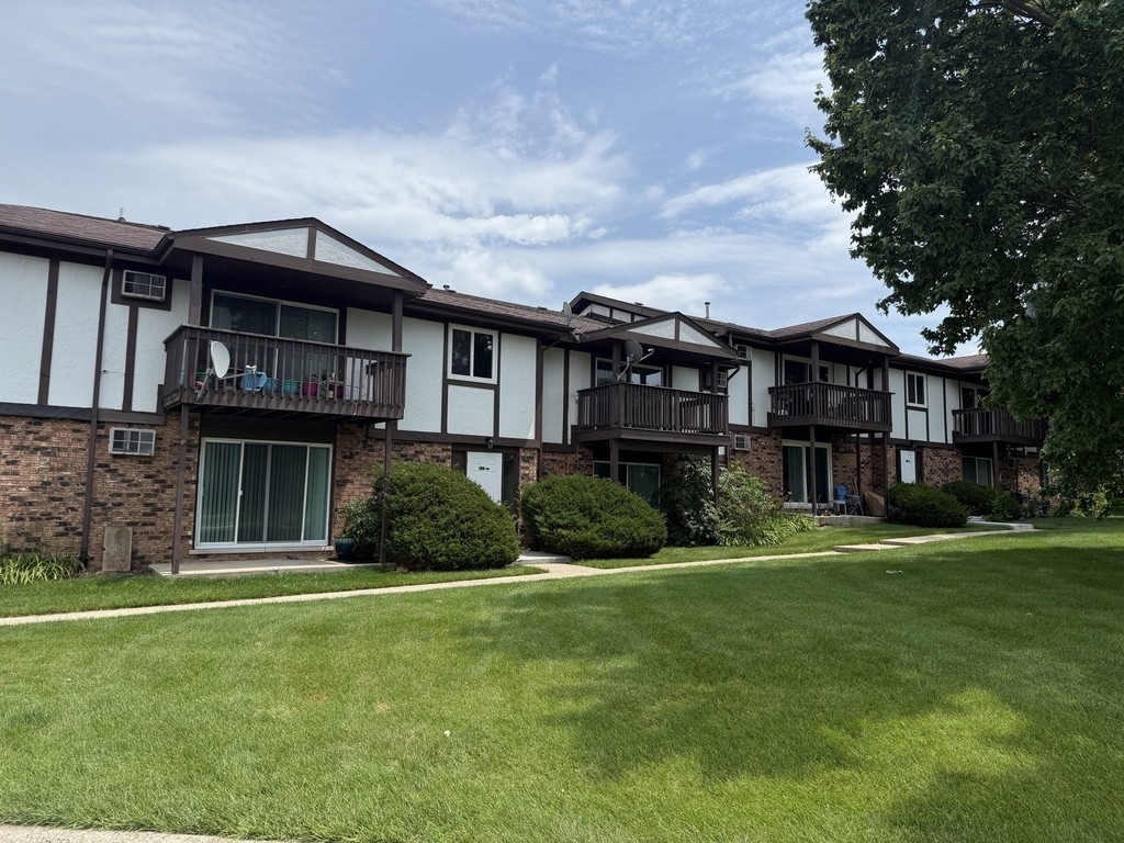 1023 Shagbark Court - Photo 0