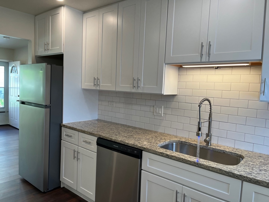 209 W Maple Avenue - Photo 7