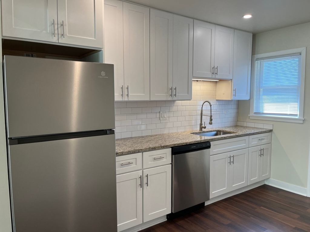 209 W Maple Avenue - Photo 6