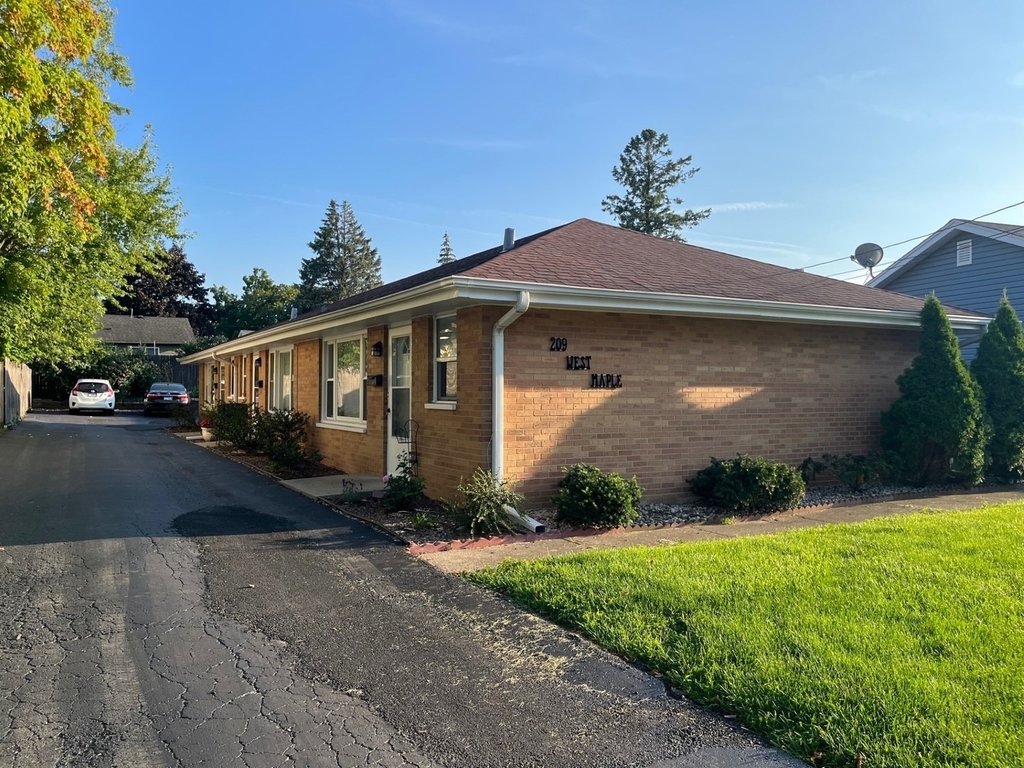 209 W Maple Avenue - Photo 0