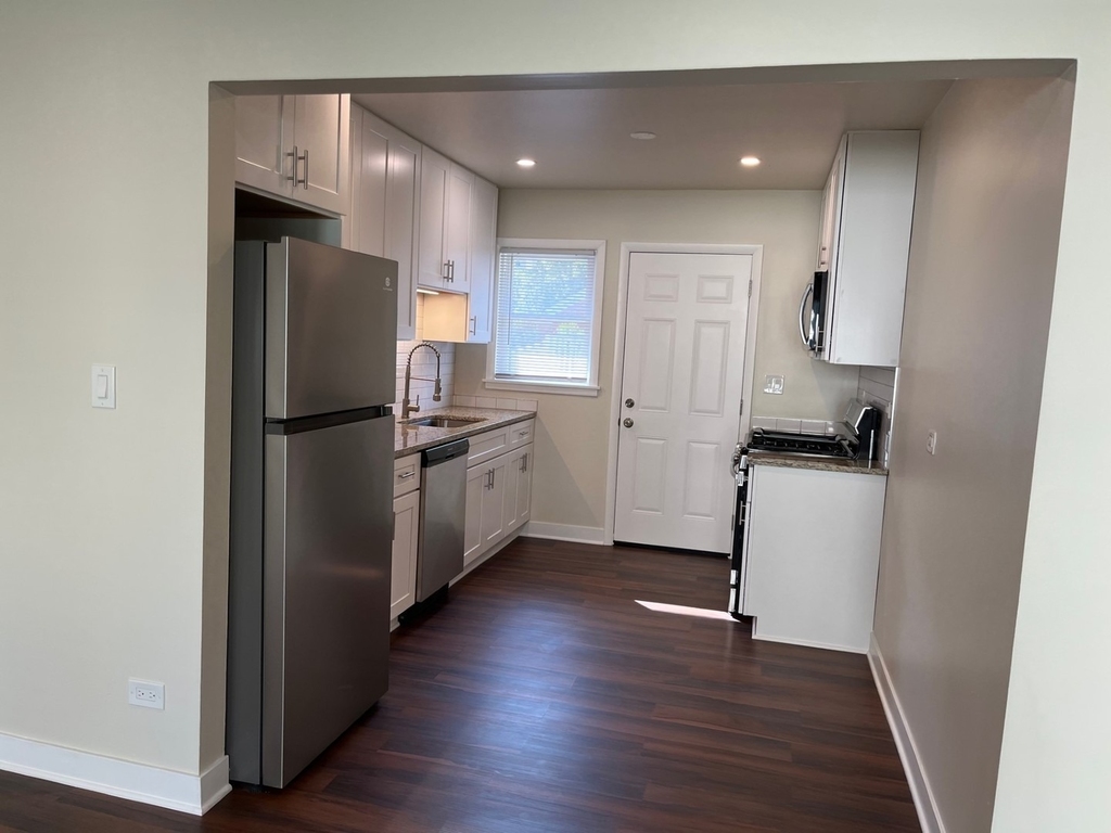 209 W Maple Avenue - Photo 5