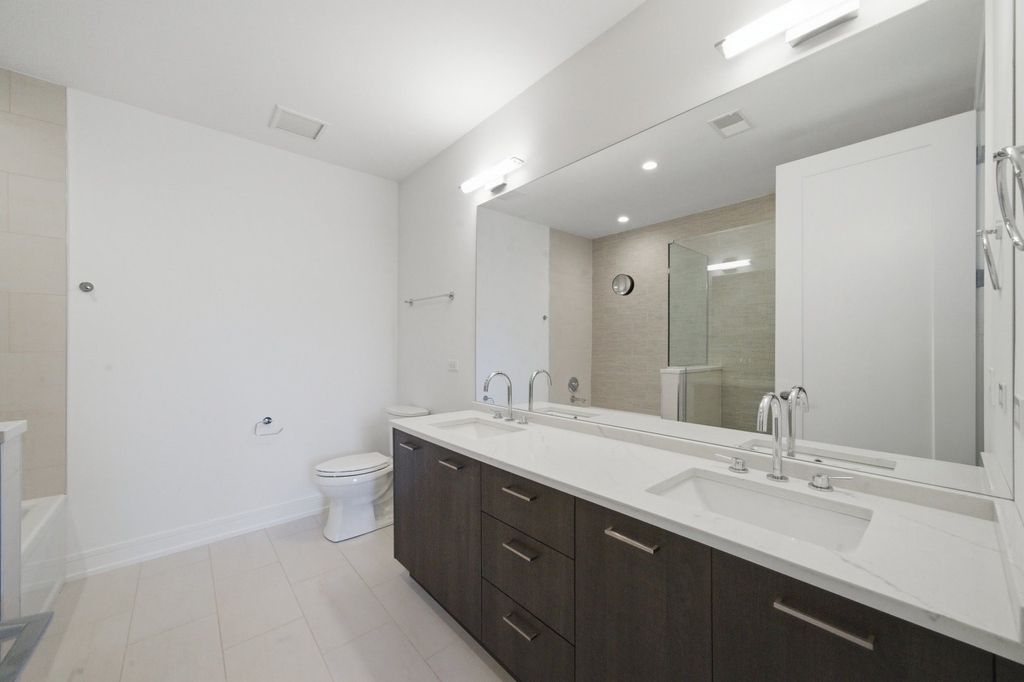 434 W Melrose Street - Photo 9