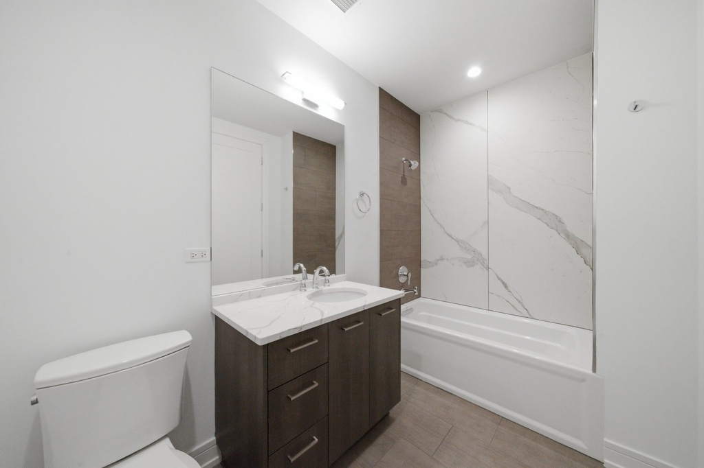 434 W Melrose Street - Photo 12