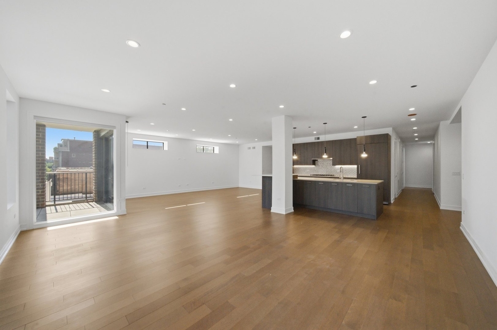 434 W Melrose Street - Photo 1