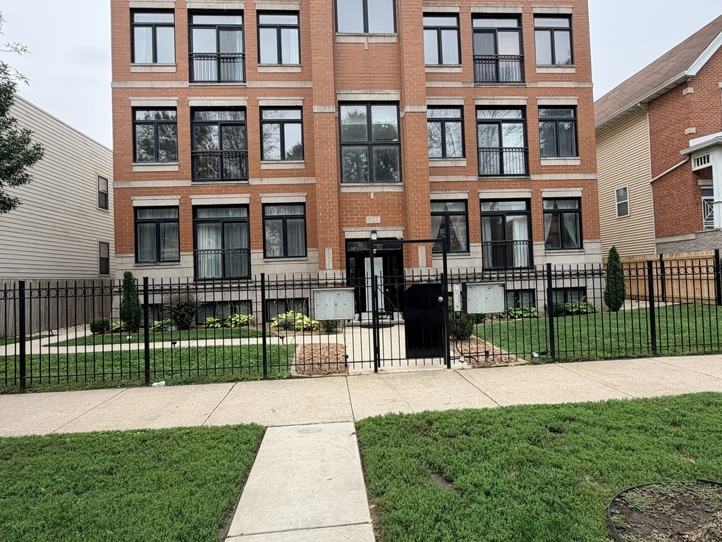 633 E Bowen Avenue - Photo 19