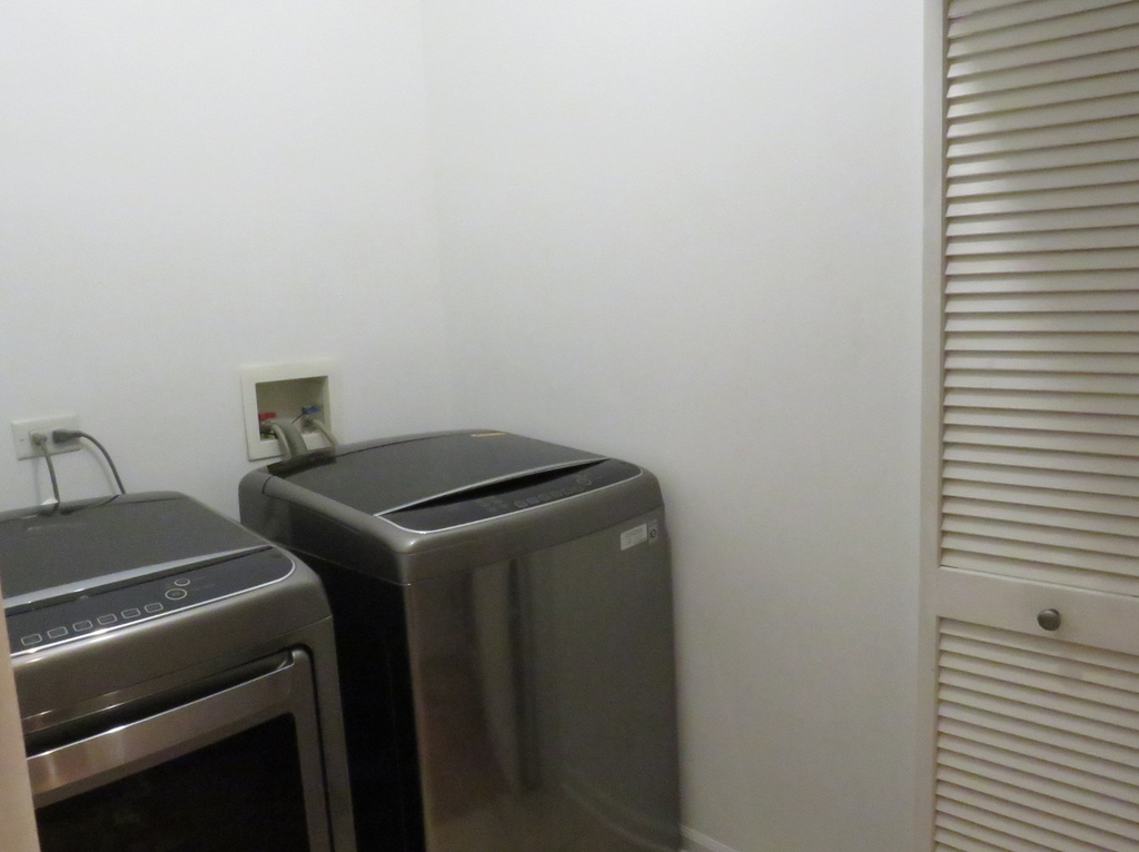 633 E Bowen Avenue - Photo 18