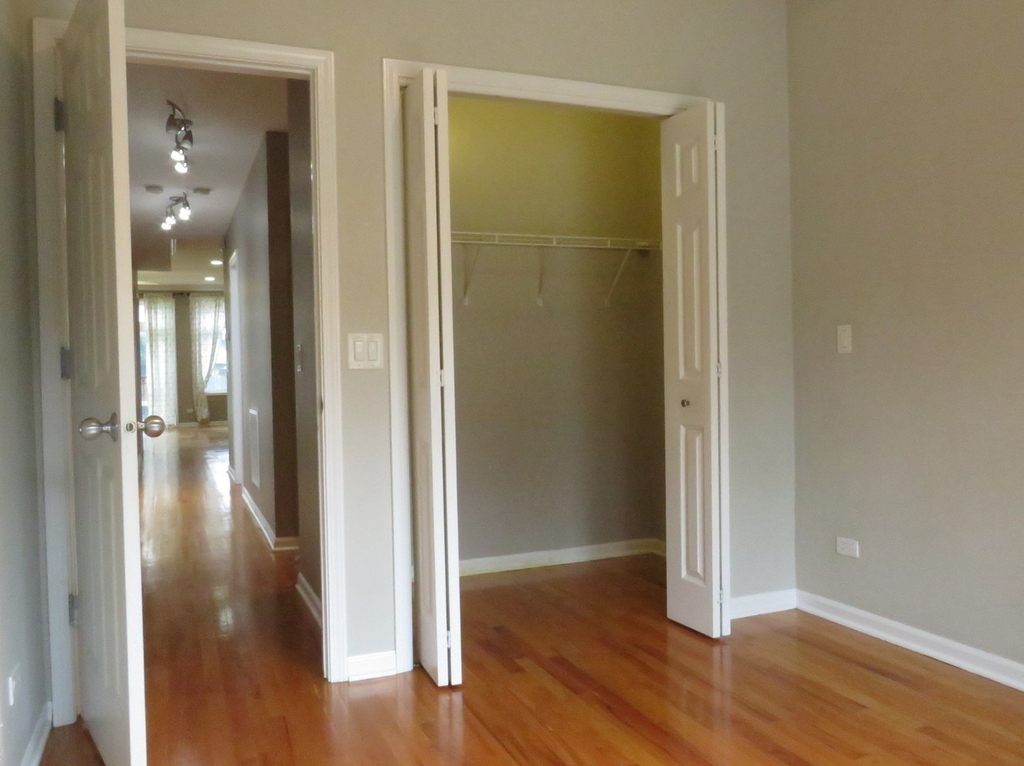 633 E Bowen Avenue - Photo 16