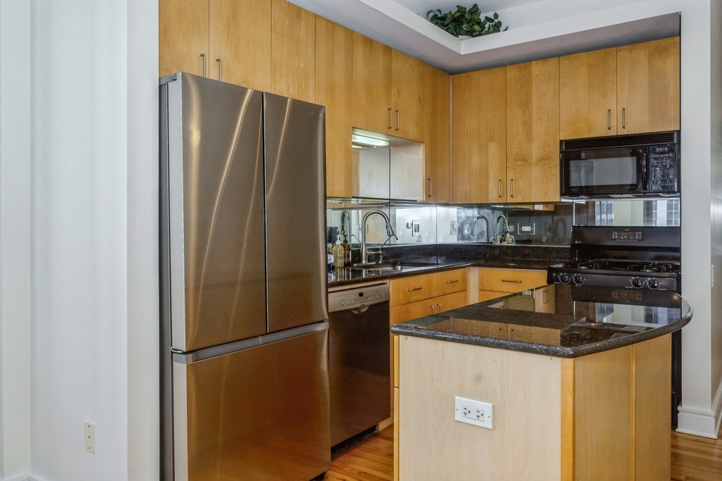212 W Washington Street - Photo 5