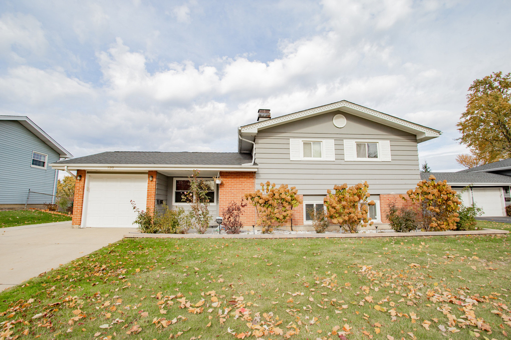 720 Durham Lane - Photo 0