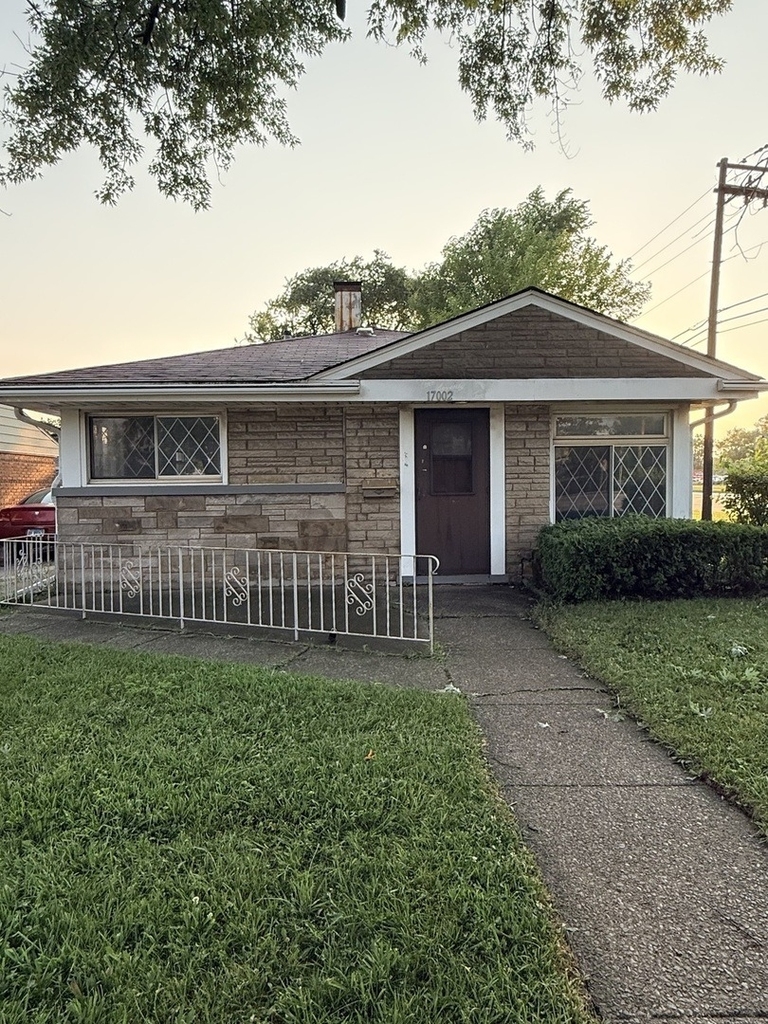 17002 Greenbay Avenue - Photo 0