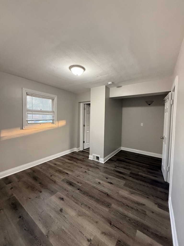 17002 Greenbay Avenue - Photo 5