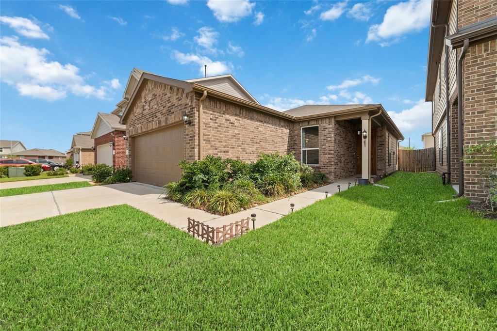 16615 Chill Brook Drive - Photo 2
