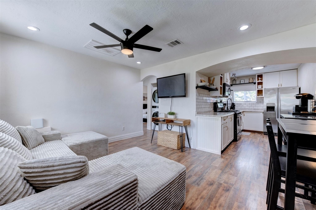 1121 Panama Street - Photo 7