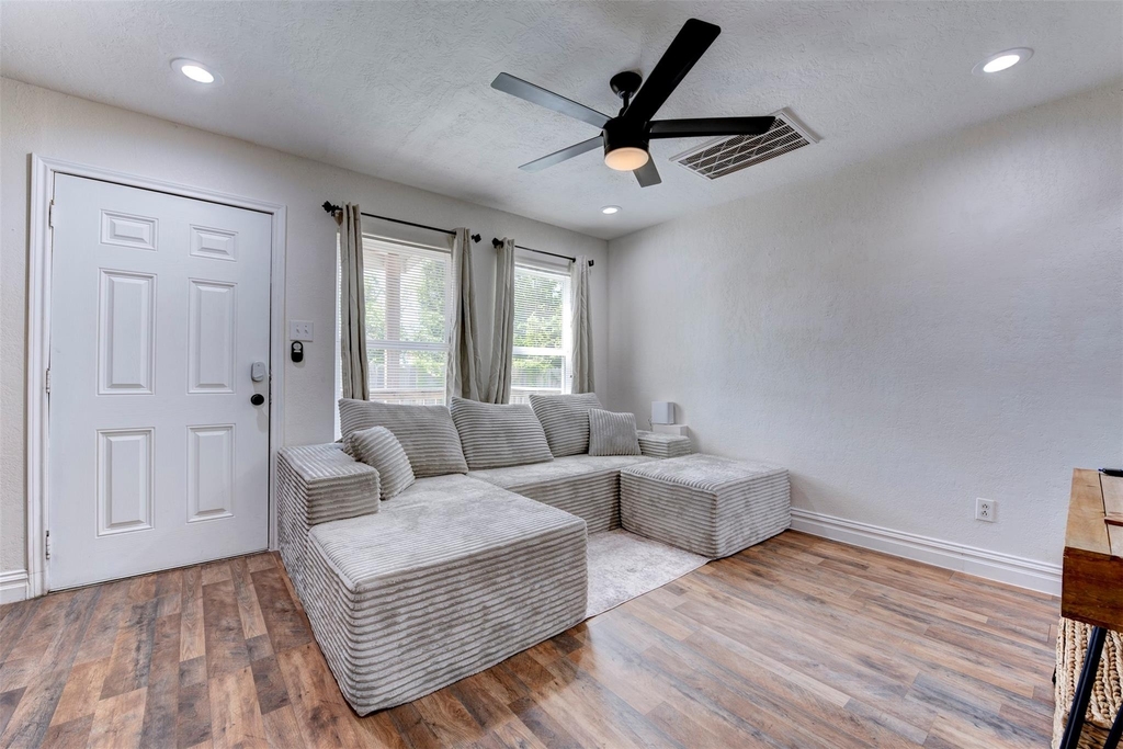 1121 Panama Street - Photo 5