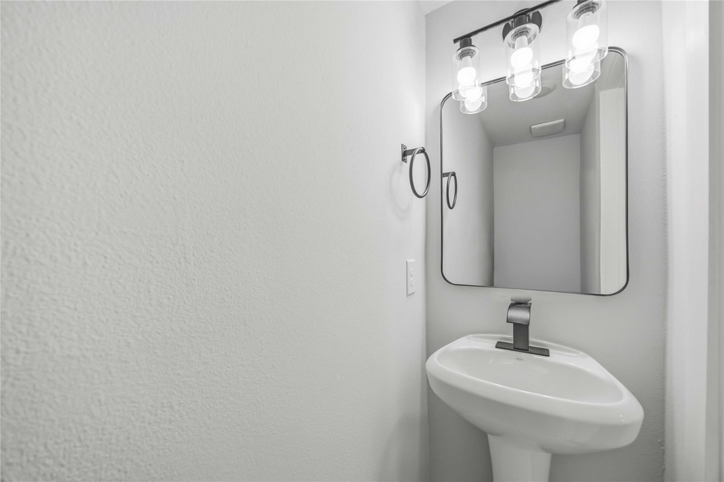 7611 Lawn Street - Photo 5