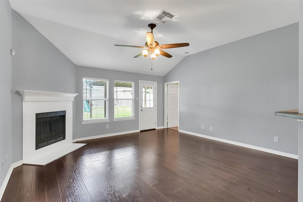 223 Fantasy Lane - Photo 3