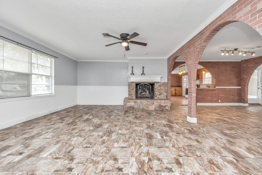 602 Everett Street - Photo 5