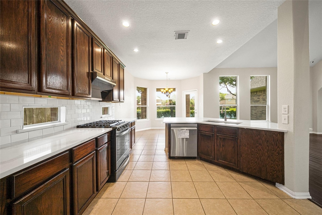 8306 Golden Harbour - Photo 14