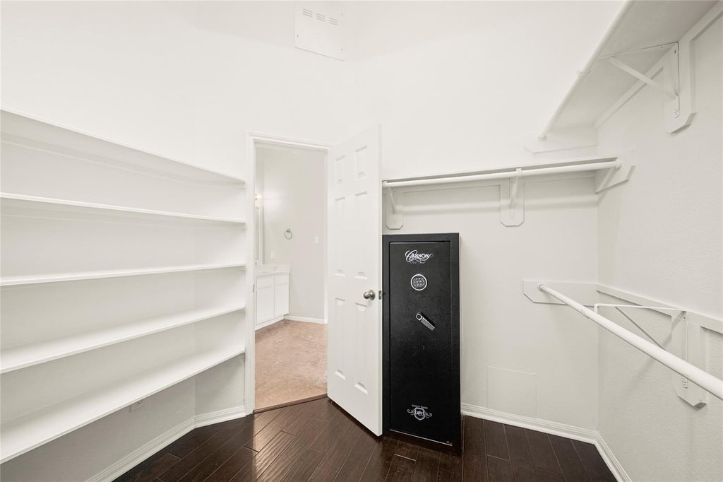8306 Golden Harbour - Photo 20