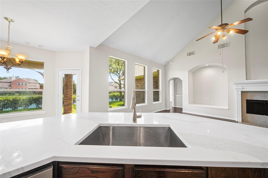 8306 Golden Harbour - Photo 12