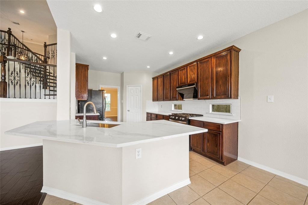 8306 Golden Harbour - Photo 13