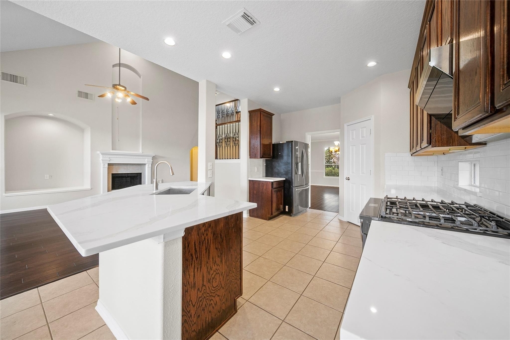8306 Golden Harbour - Photo 17