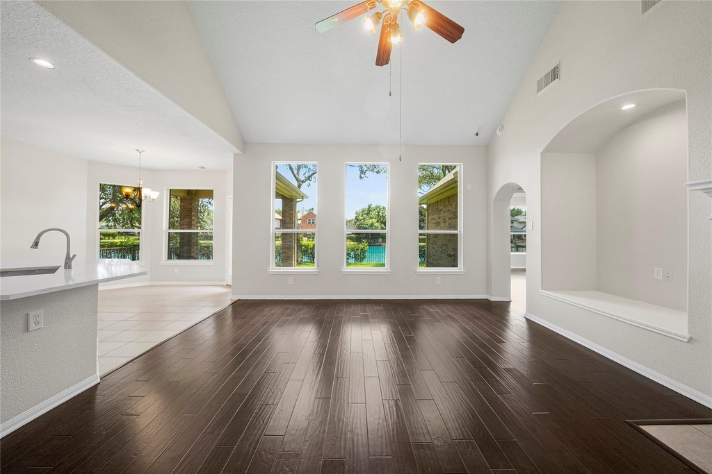 8306 Golden Harbour - Photo 10