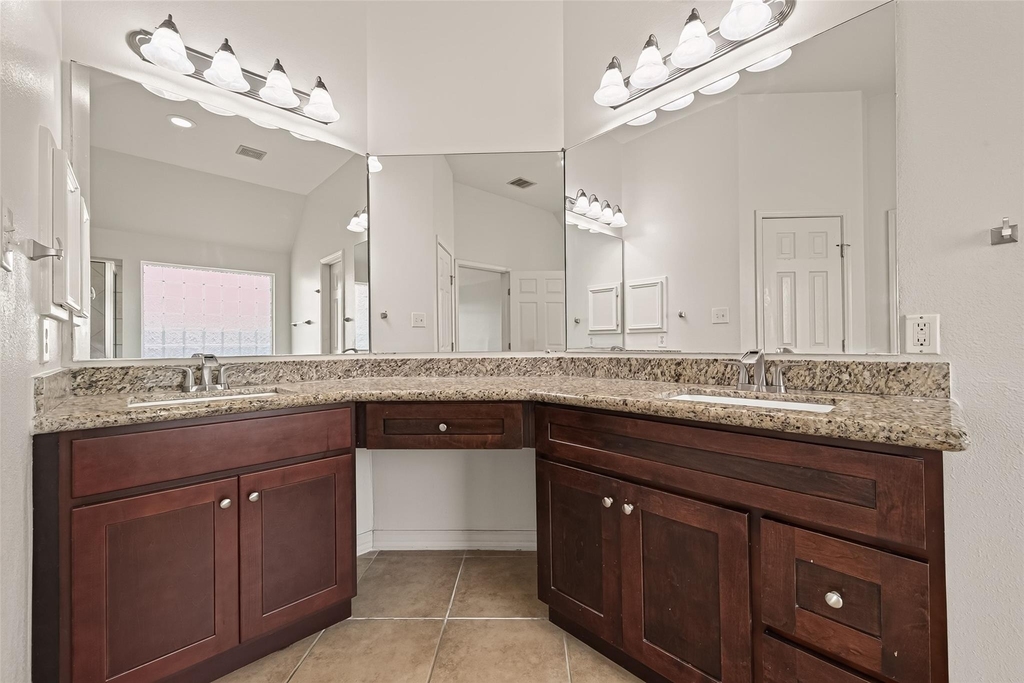 706 Silver Creek Circle - Photo 44