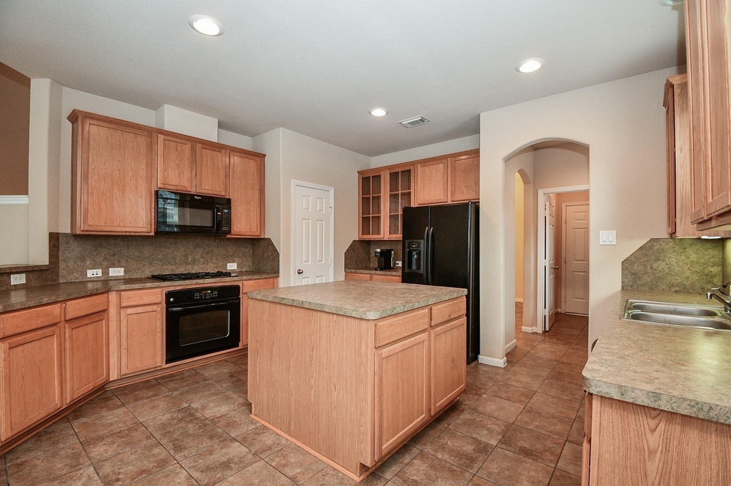 21502 Venture Park Drive - Photo 4