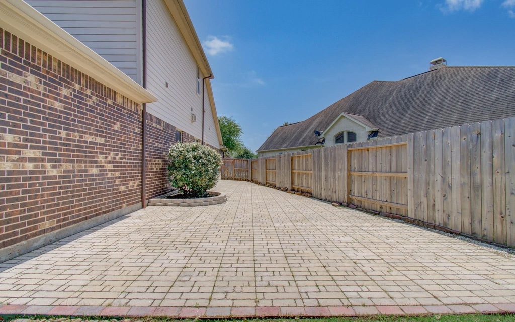 28666 Pleasant Forest Dr - Photo 4