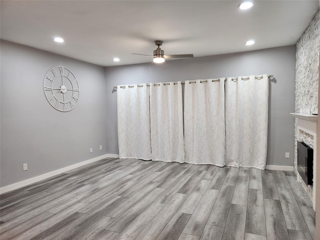 6500 Harbor Town Drive - Photo 3