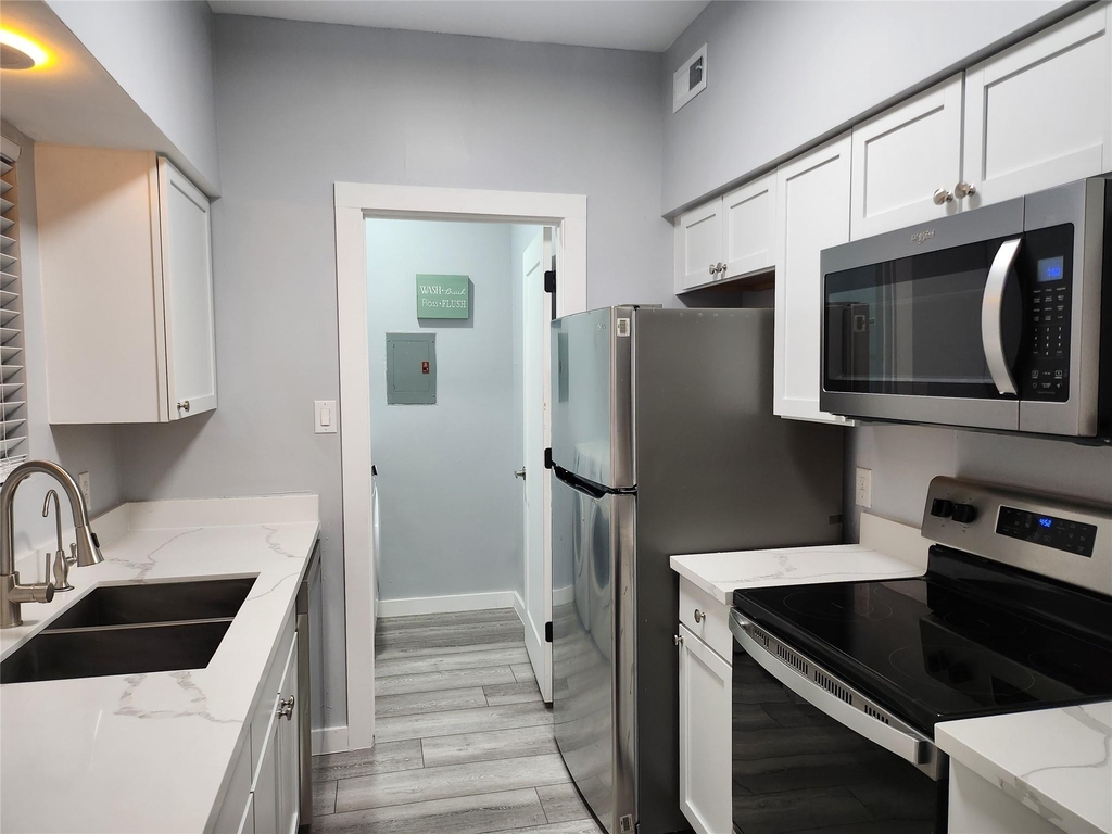 6500 Harbor Town Drive - Photo 9