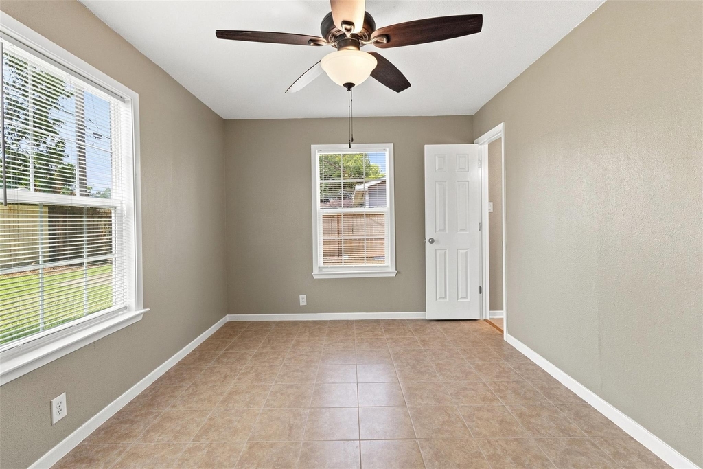 2213 17th Avenue N - Photo 19