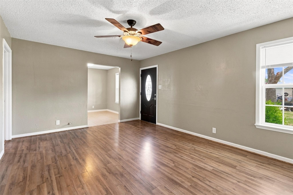 2213 17th Avenue N - Photo 3