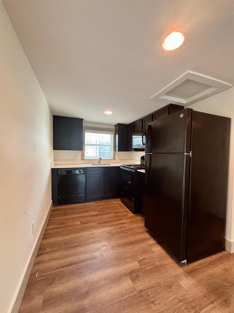 1009 Enid Street - Photo 5