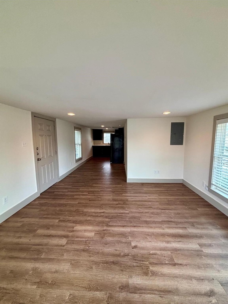 1009 Enid Street - Photo 6