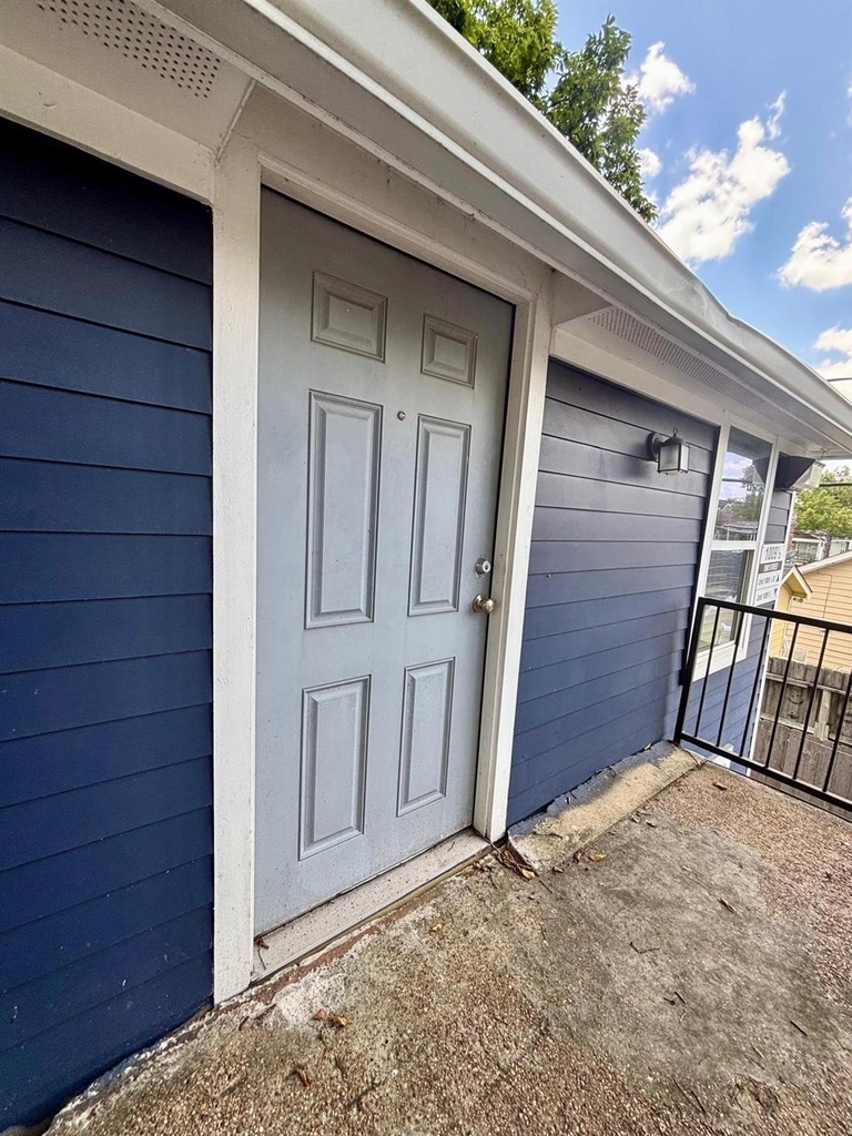 1009 Enid Street - Photo 2